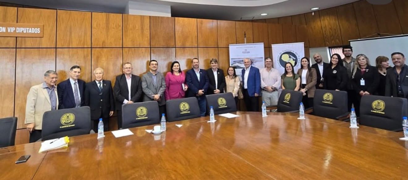 Reunión de trabajo en el Salón VIP del Parlamento Nacional