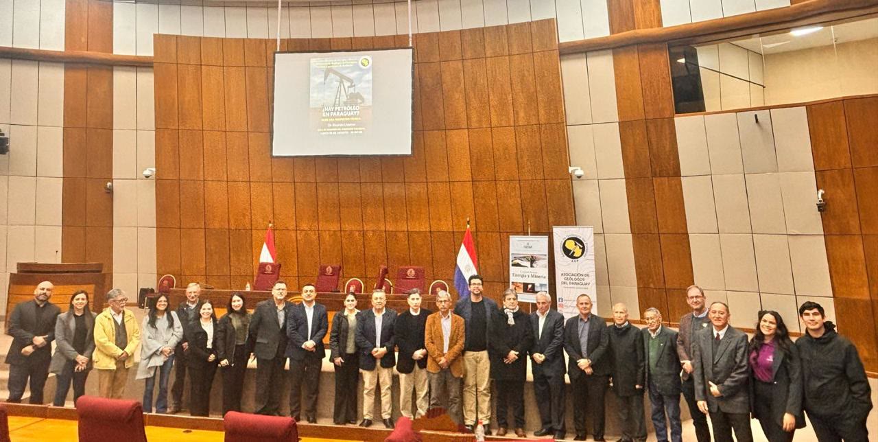 Charla ¿Hay petróleo en Paraguay? en la Cámara de Diputados