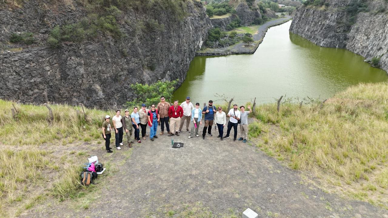 Práctica de campo del curso de Geomática en la Ex Cantera de Ñemby