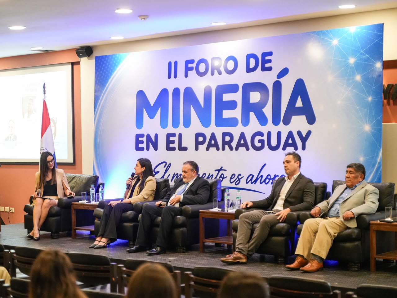 Panel sobre el Servicio Geológico y la visión a futuro de la minería en el II Foro de Minería en el Paraguay